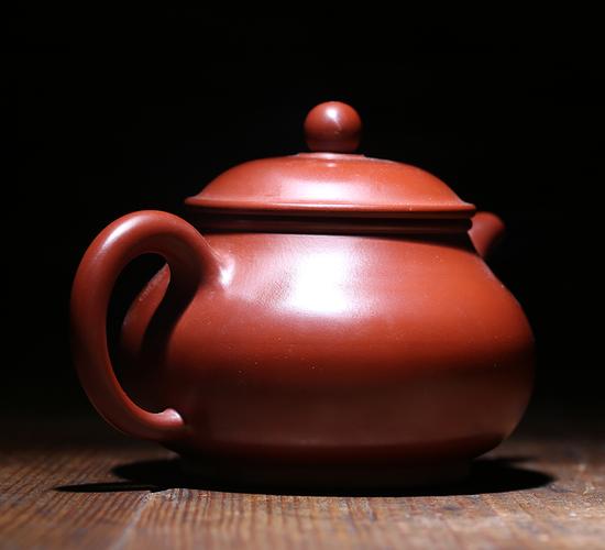 产品描述 此壶为国家工艺美术师范泽洪纯手工制作,泥料纯正,手工菊靠